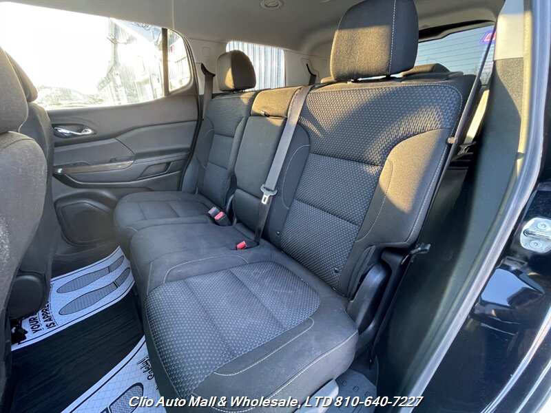 2022 GMC Acadia SLE - Photo 19 - Clio, MI 48420