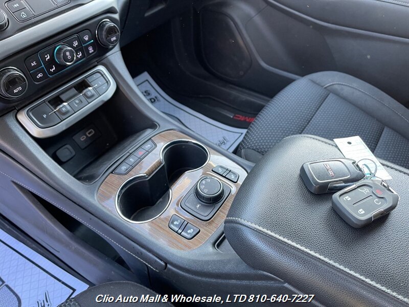 2022 GMC Acadia SLE - Photo 14 - Clio, MI 48420