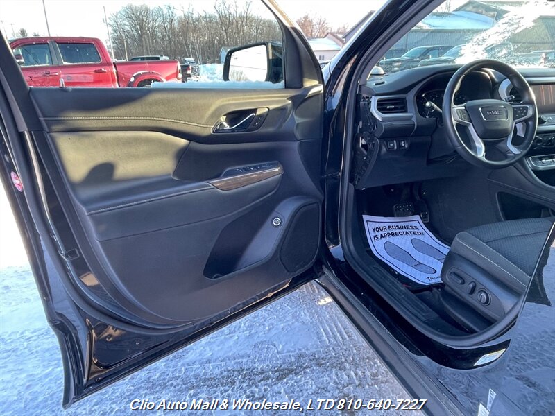 2022 GMC Acadia SLE - Photo 8 - Clio, MI 48420