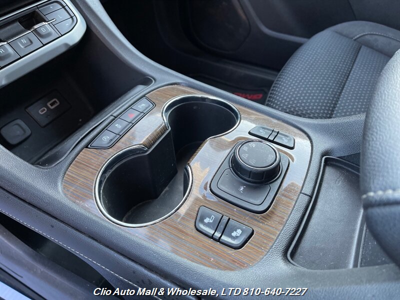 2022 GMC Acadia SLE - Photo 15 - Clio, MI 48420