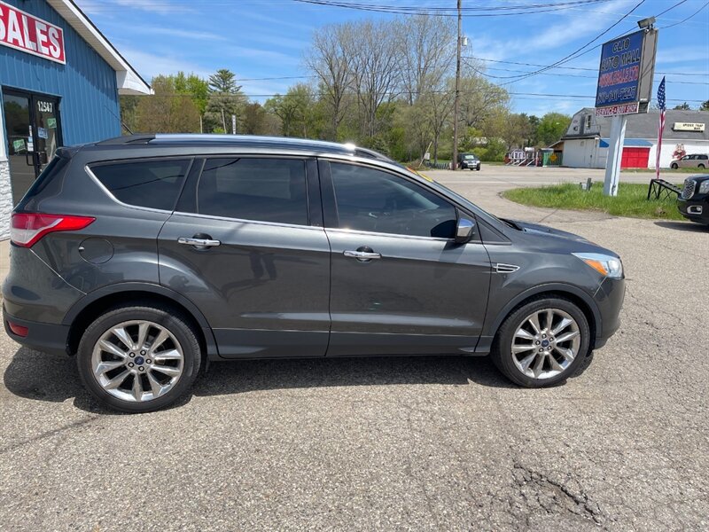 2016 Ford Escape SE - Photo 8 - Clio, MI 48420