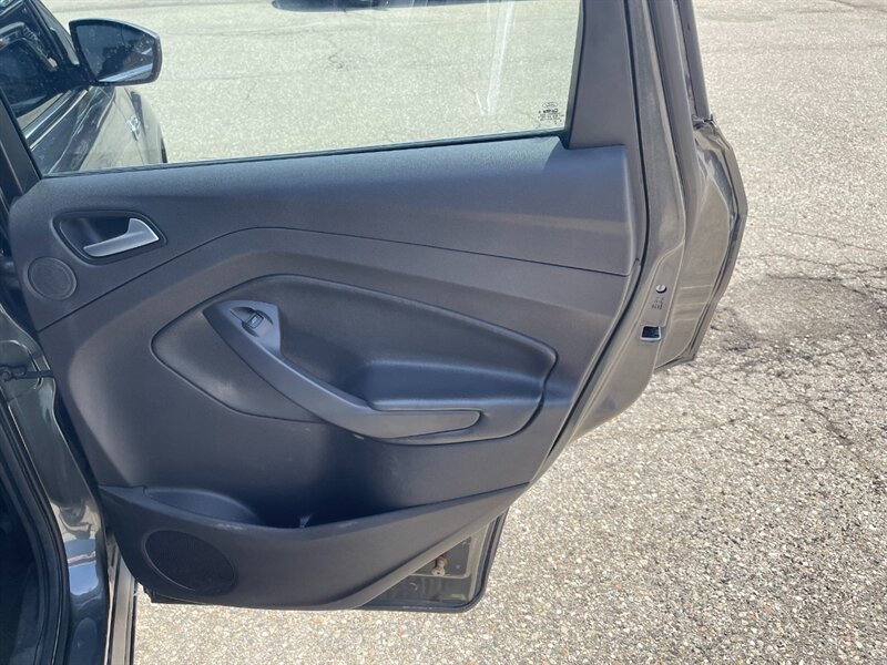 2016 Ford Escape SE - Photo 14 - Clio, MI 48420