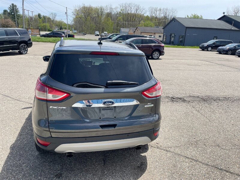 2016 Ford Escape SE - Photo 6 - Clio, MI 48420