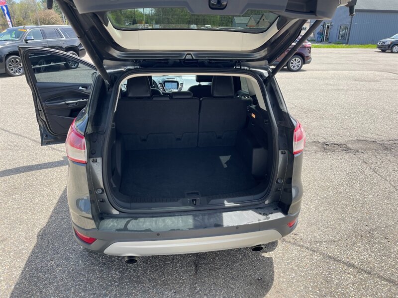 2016 Ford Escape SE - Photo 18 - Clio, MI 48420