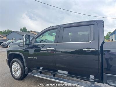 2022 Chevrolet Silverado 3500HD High Country   - Photo 4 - Clio, MI 48420