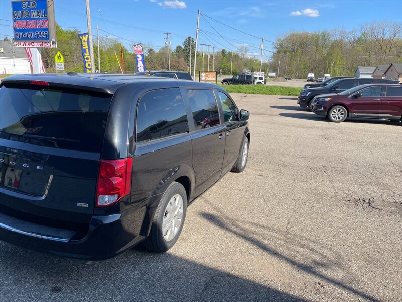 2019 Dodge Grand Caravan SE - Photo 6 - Clio, MI 48420