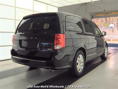 2019 Dodge Grand Caravan SE   - Photo 2 - Clio, MI 48420