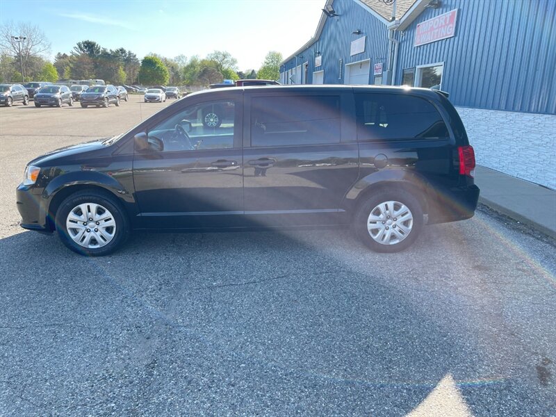 2019 Dodge Grand Caravan SE - Photo 3 - Clio, MI 48420