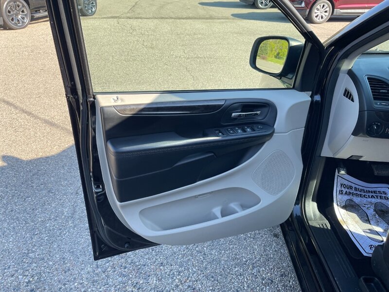 2019 Dodge Grand Caravan SE - Photo 9 - Clio, MI 48420