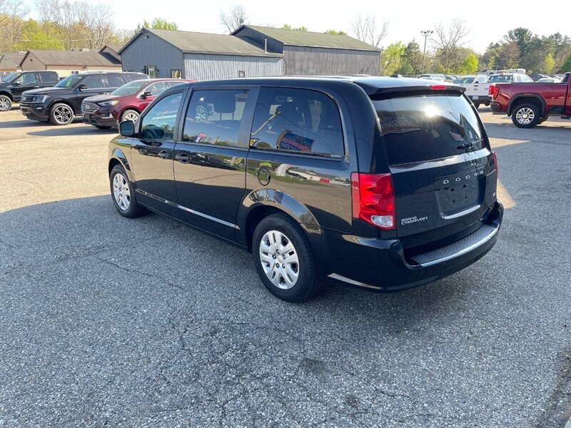 2019 Dodge Grand Caravan SE - Photo 4 - Clio, MI 48420