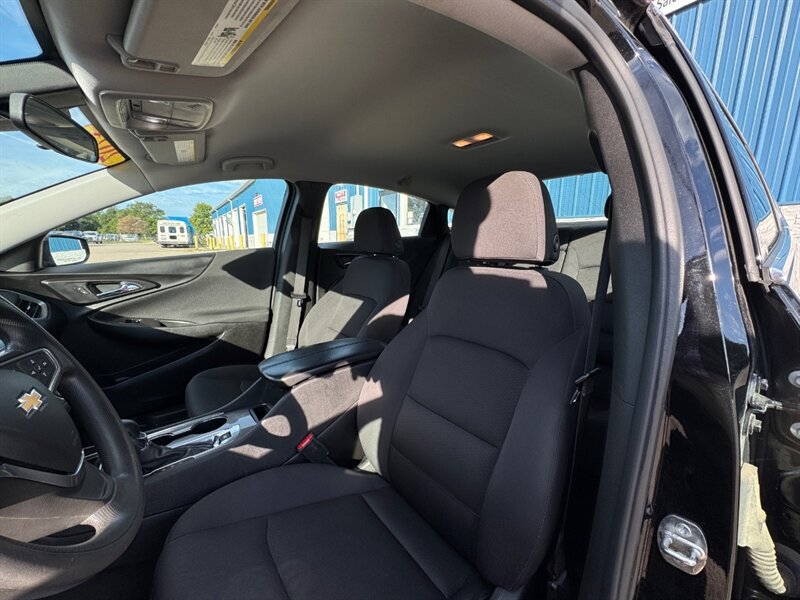 2023 Chevrolet Malibu LT - Photo 13 - Clio, MI 48420