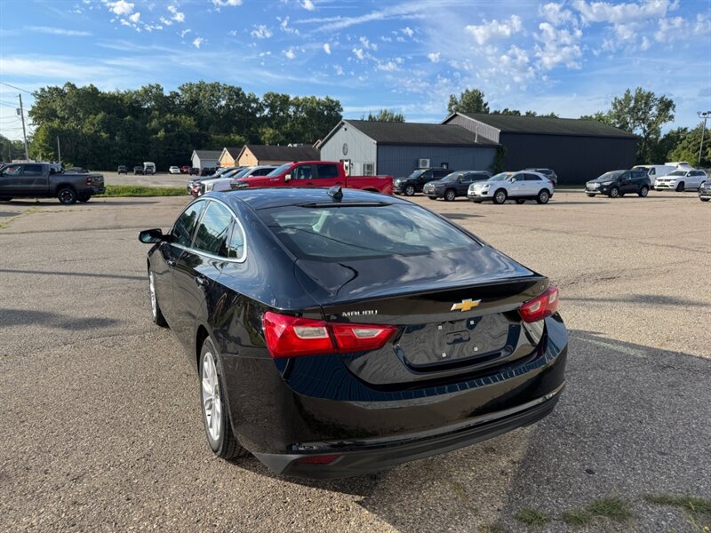 2023 Chevrolet Malibu LT - Photo 3 - Clio, MI 48420