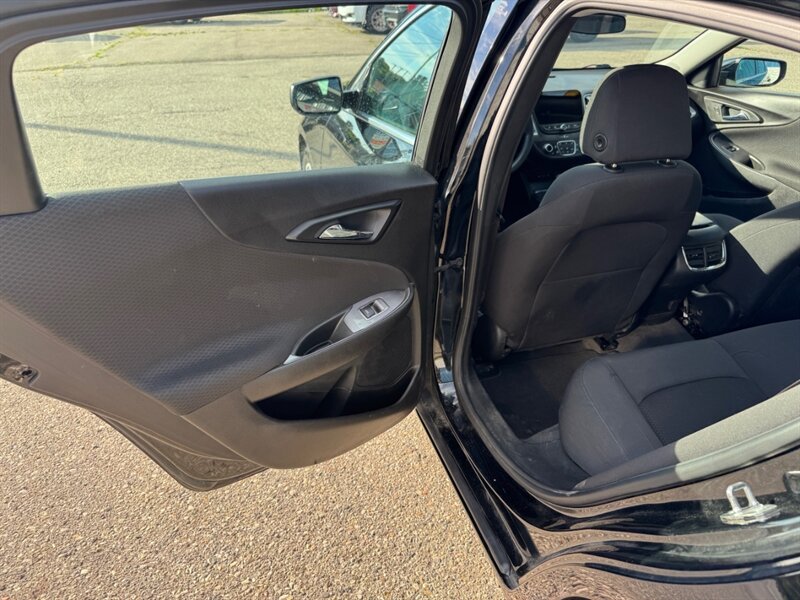 2023 Chevrolet Malibu LT - Photo 15 - Clio, MI 48420