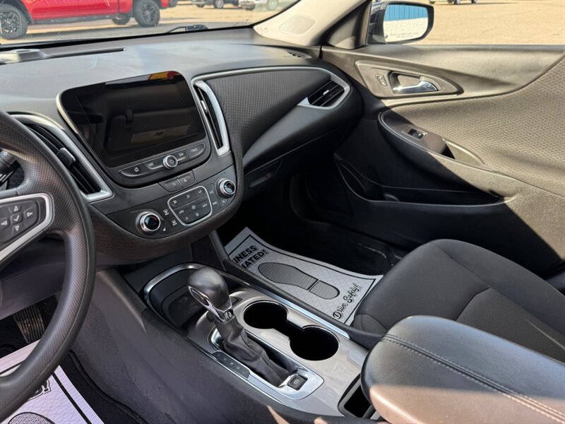 2023 Chevrolet Malibu LT - Photo 11 - Clio, MI 48420