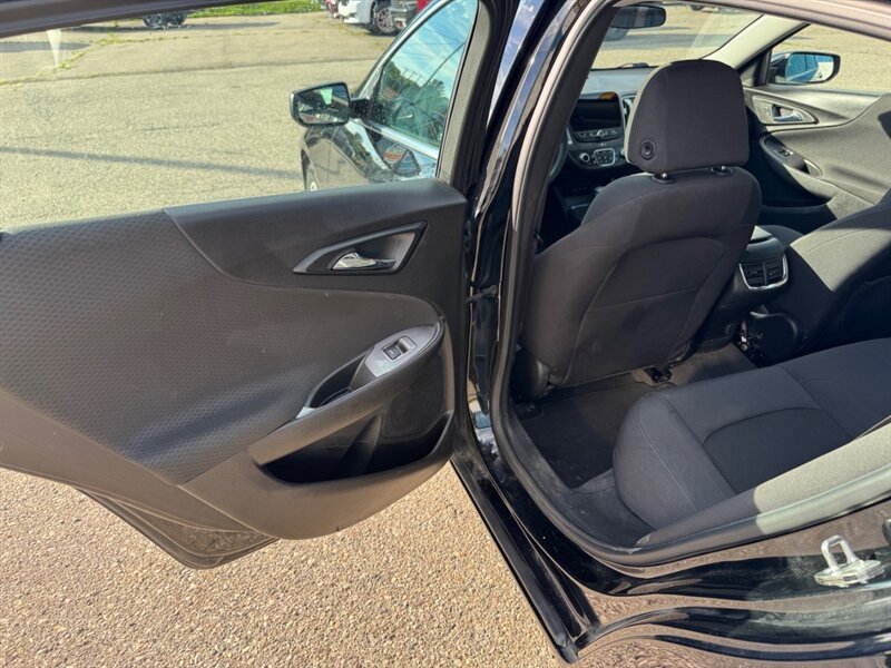 2023 Chevrolet Malibu LT - Photo 14 - Clio, MI 48420