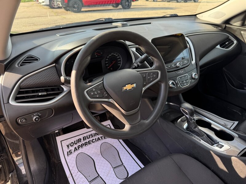 2023 Chevrolet Malibu LT - Photo 9 - Clio, MI 48420