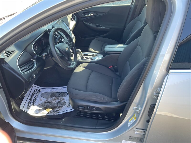 2019 Chevrolet Malibu LT - Photo 10 - Clio, MI 48420