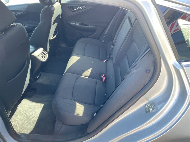 2019 Chevrolet Malibu LT - Photo 12 - Clio, MI 48420