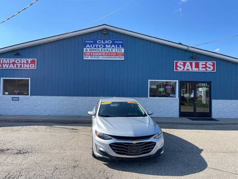 2019 Chevrolet Malibu LT - Photo 2 - Clio, MI 48420