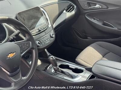 2019 Chevrolet Malibu LT   - Photo 4 - Clio, MI 48420