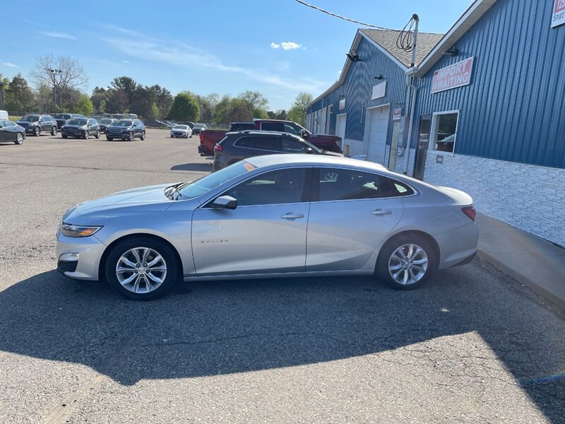 2019 Chevrolet Malibu LT - Photo 3 - Clio, MI 48420