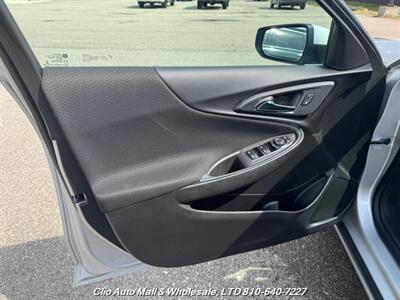 2019 Chevrolet Malibu LT   - Photo 2 - Clio, MI 48420