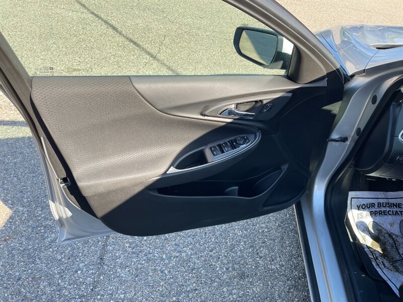 2019 Chevrolet Malibu LT - Photo 9 - Clio, MI 48420