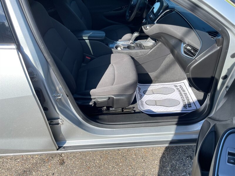 2019 Chevrolet Malibu LT - Photo 14 - Clio, MI 48420