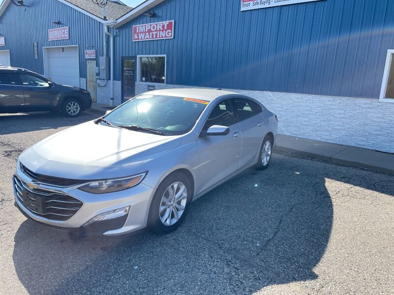 2019 Chevrolet Malibu LT   - Photo 1 - Clio, MI 48420