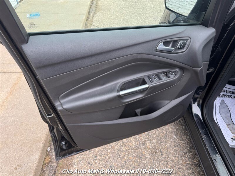 2018 Ford Escape Titanium - Photo 6 - Clio, MI 48420