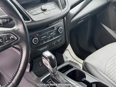 2019 Ford Escape SE   - Photo 8 - Clio, MI 48420