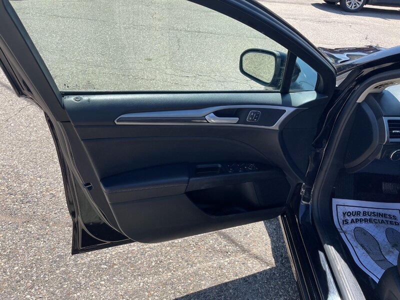 2020 Ford Fusion SEL - Photo 8 - Clio, MI 48420