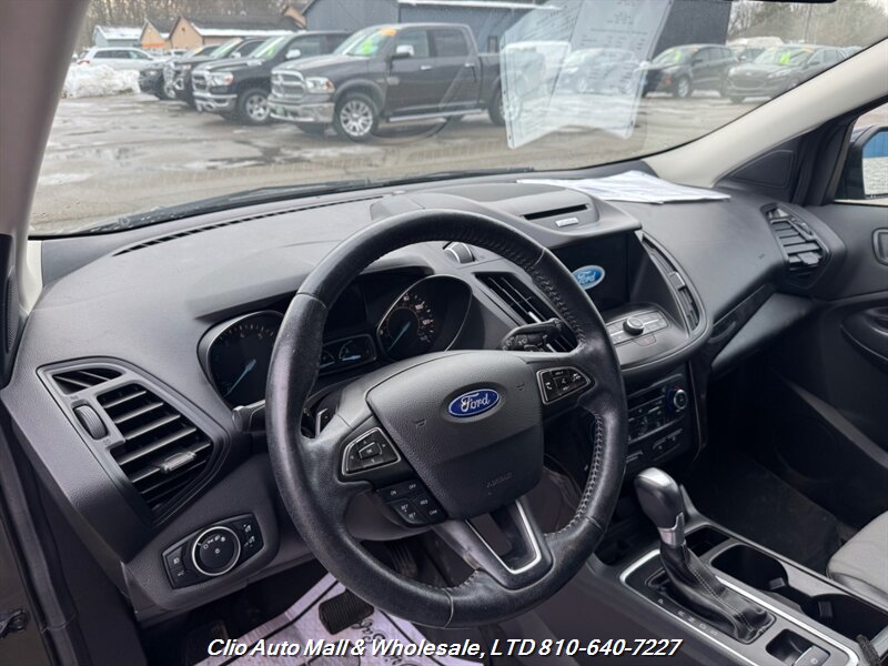 2017 Ford Escape SE FWD - Photo 8 - Clio, MI 48420