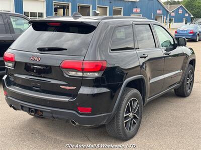 2017 Jeep Grand Cherokee Trailhawk   - Photo 2 - Clio, MI 48420