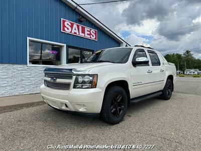 2013 Chevrolet Avalanche LTZ  Black Diamond - Photo 3 - Clio, MI 48420