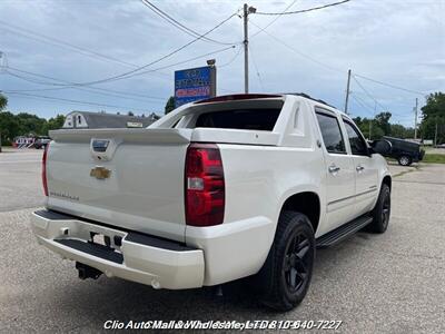 2013 Chevrolet Avalanche LTZ  Black Diamond - Photo 6 - Clio, MI 48420