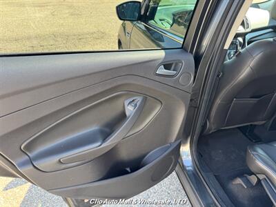 2016 Ford Escape SE AWD   - Photo 15 - Clio, MI 48420