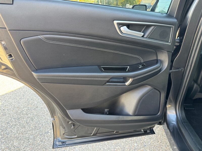 2020 Ford Edge Titanium - Photo 17 - Clio, MI 48420