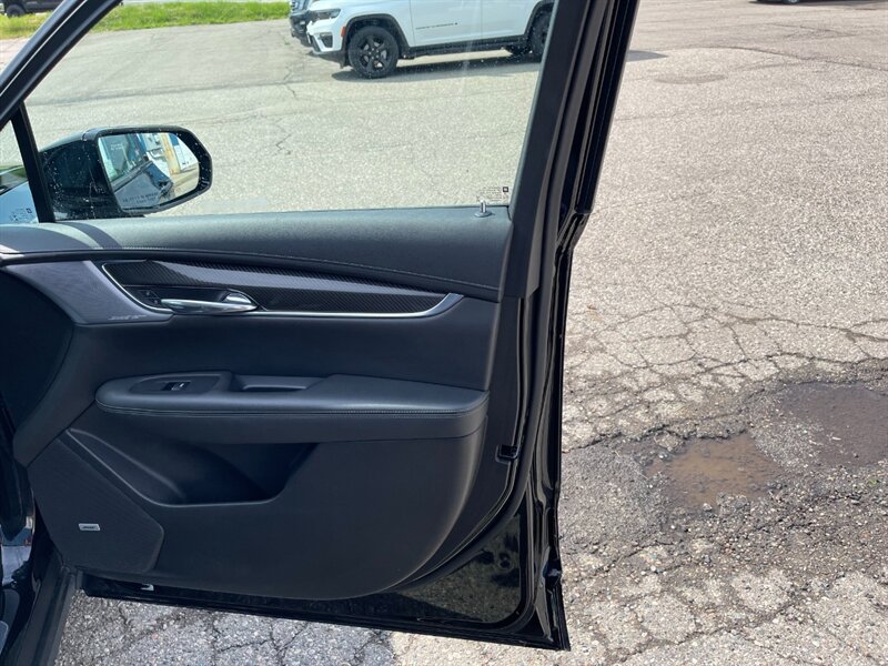 2022 Cadillac XT6 Sport - Photo 13 - Clio, MI 48420