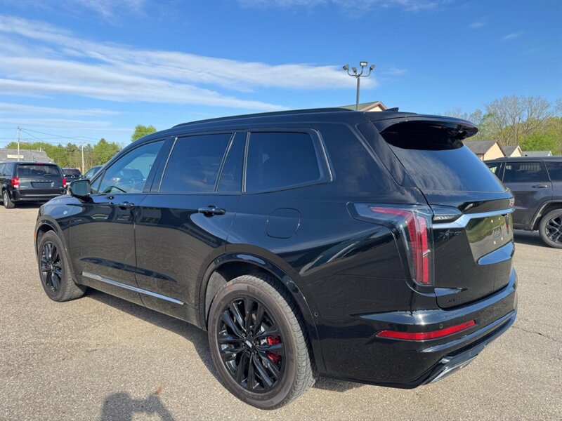 2022 Cadillac XT6 Sport - Photo 2 - Clio, MI 48420
