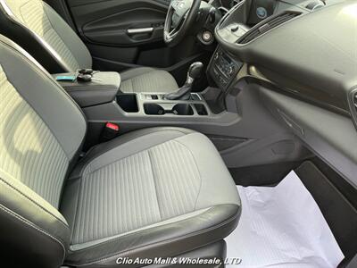 2017 Ford Escape SE   - Photo 33 - Clio, MI 48420
