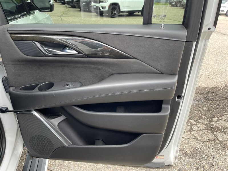 2018 Cadillac Escalade ESV Platinum - Photo 16 - Clio, MI 48420