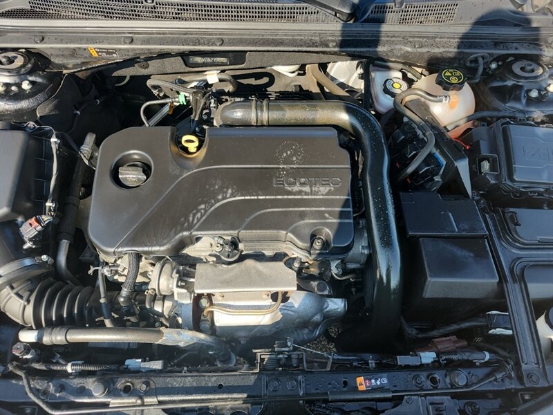 2020 Chevrolet Malibu LT - Photo 6 - Clio, MI 48420