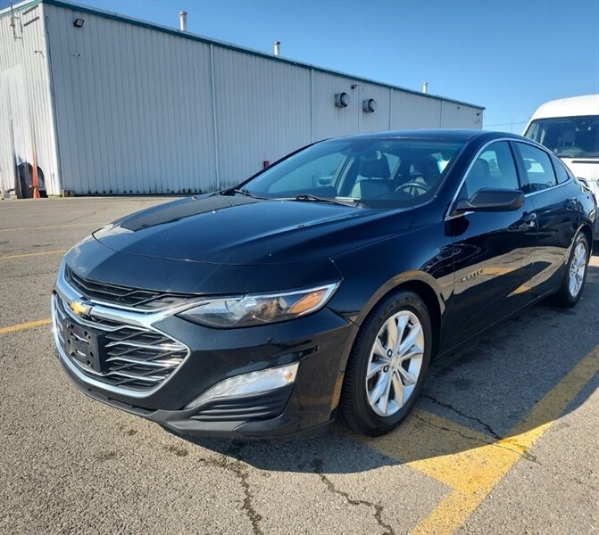 2020 Chevrolet Malibu LT   - Photo 1 - Clio, MI 48420