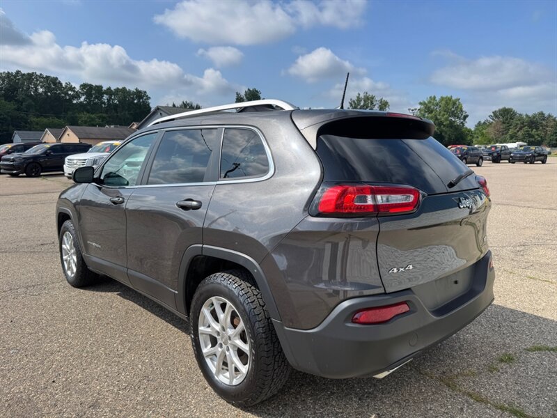 2017 Jeep Cherokee Latitude - Photo 3 - Clio, MI 48420