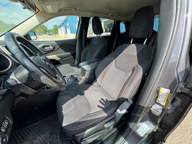 2017 Jeep Cherokee Latitude - Photo 8 - Clio, MI 48420