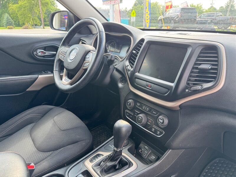 2017 Jeep Cherokee Latitude - Photo 21 - Clio, MI 48420