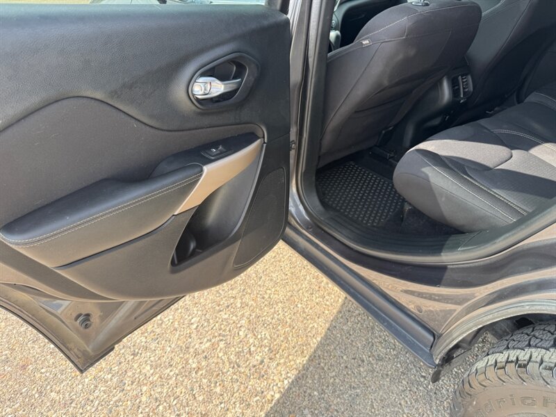 2017 Jeep Cherokee Latitude - Photo 13 - Clio, MI 48420