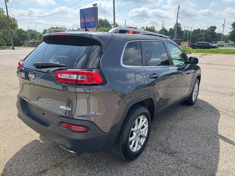 2017 Jeep Cherokee Latitude - Photo 5 - Clio, MI 48420