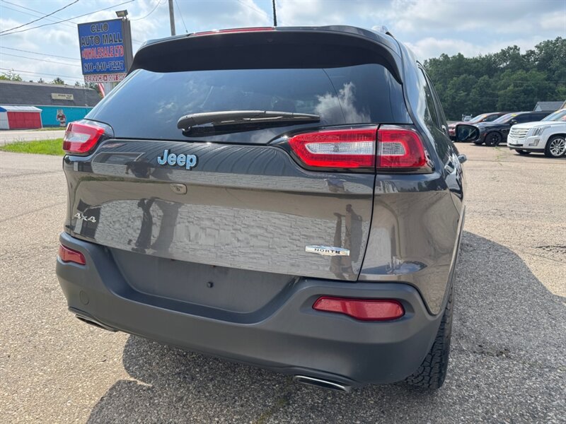 2017 Jeep Cherokee Latitude - Photo 4 - Clio, MI 48420